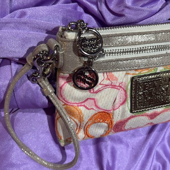 Coach Poppy Wristlet - Picture 2 of 15